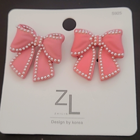 Bow Earrings - Picture 5 of 8